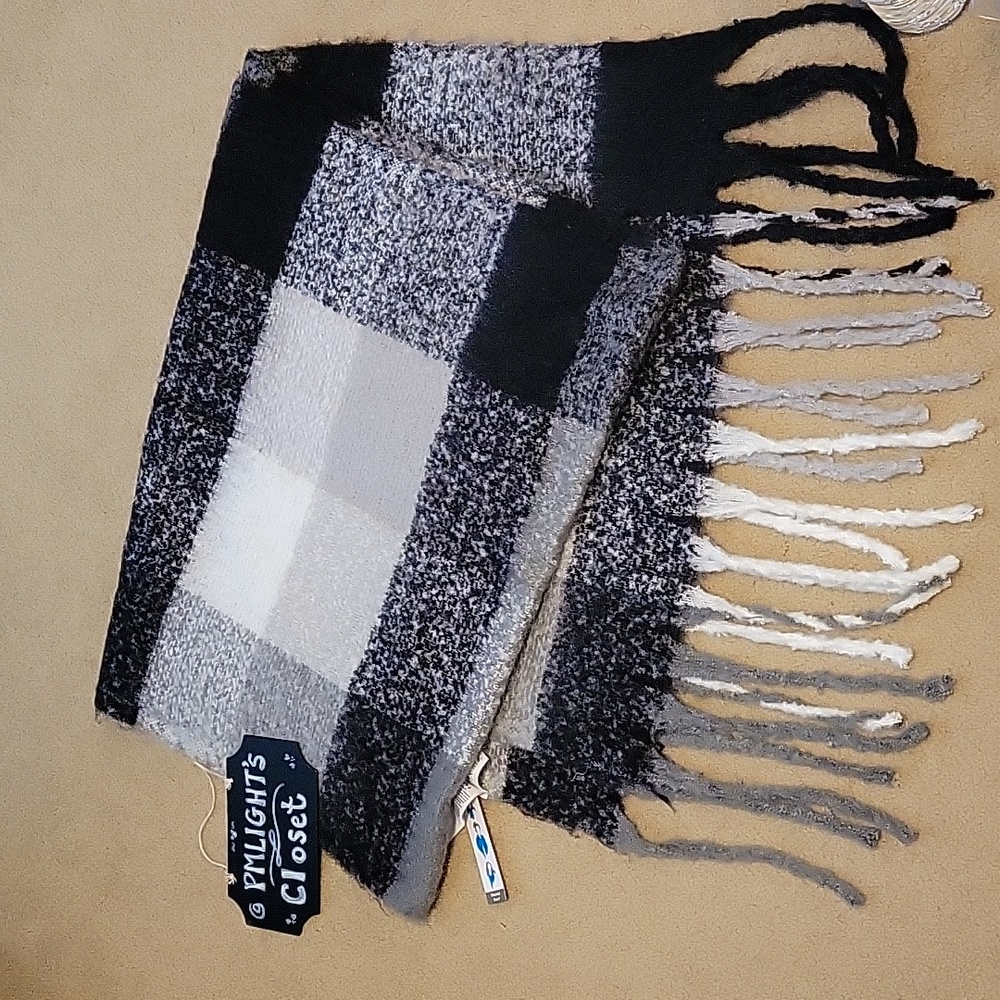 Time and Tru Blanket Scarf New Black White Gray Check Fringe